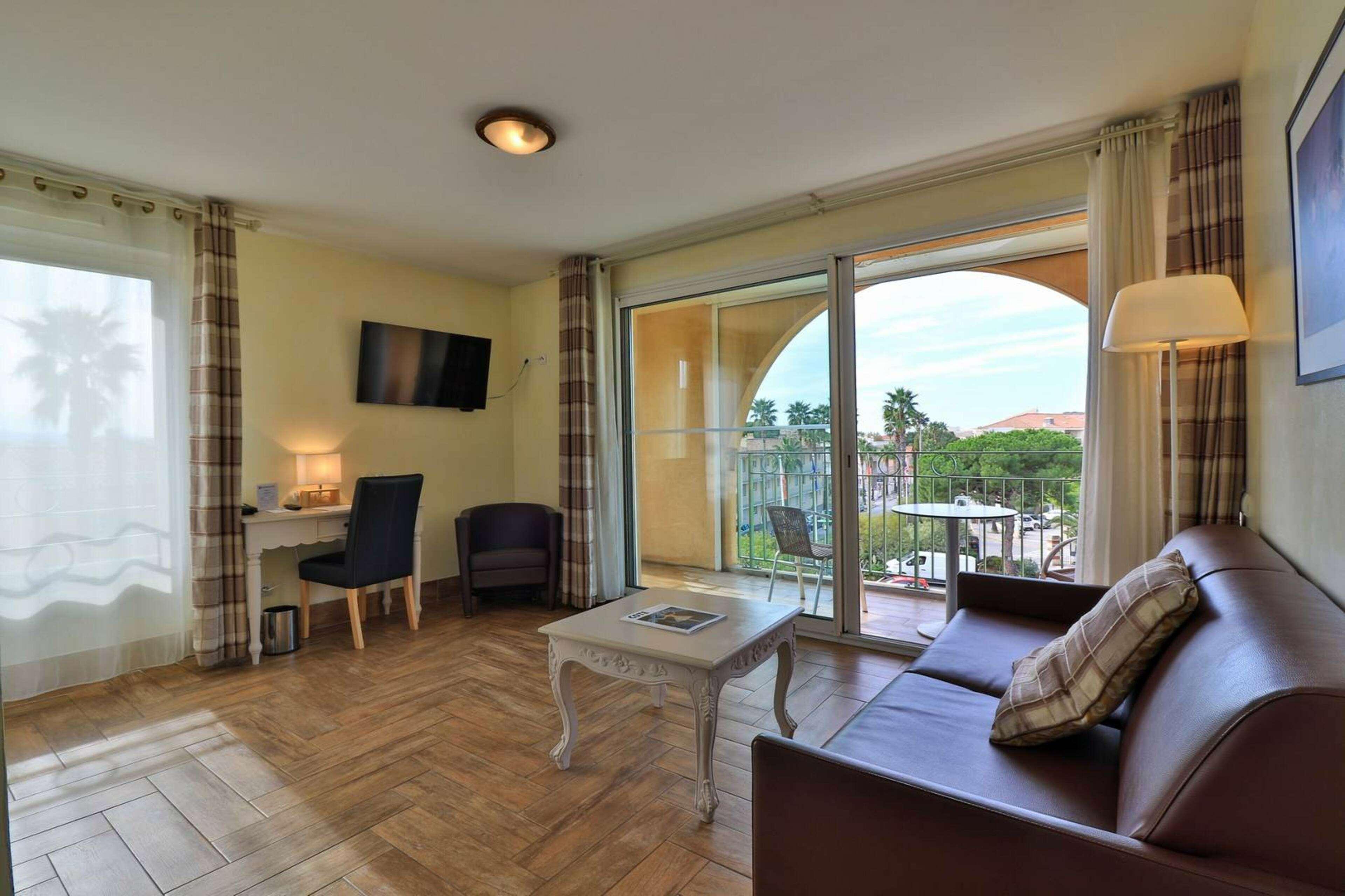 Hotel Sanary, Soleil Et Jardin - Renovation Hiver 2024-25 Eksteriør bilde
